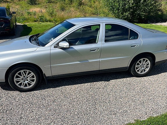 Volvo S60 4 of 5