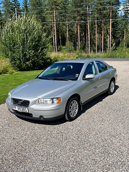 Volvo S60 2 of 5