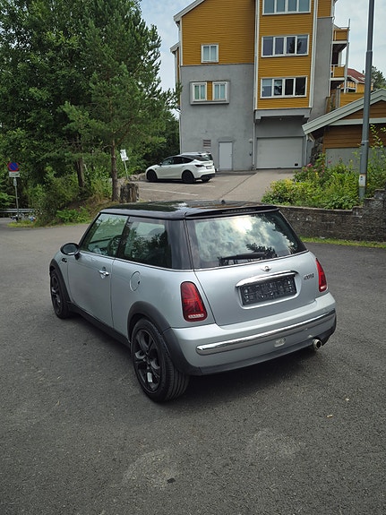 MINI Cooper 4 of 5