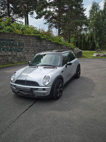 MINI Cooper 2 of 5