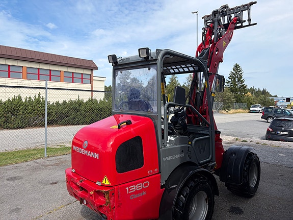 Weidemann 1380 Classic/Nye dekk/Euro/Høy løftehøyde 3,2m/Lavt tårn/3/4 funksjon 2 of 10