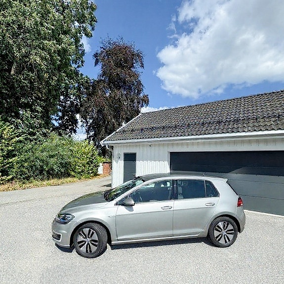 Volkswagen e-Golf VII 2 of 5