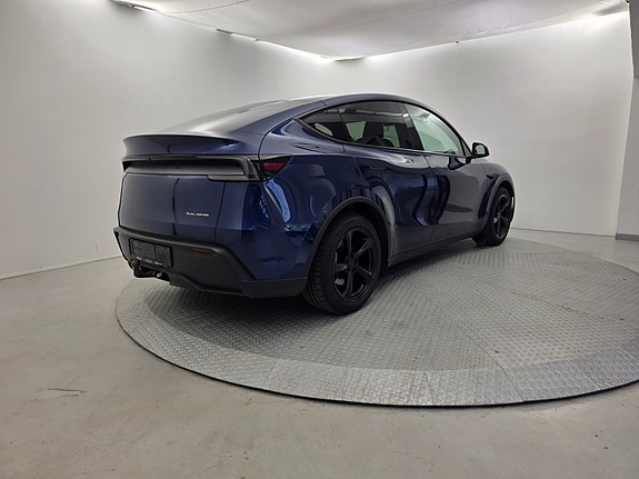 Tesla Model Y 5 of 5