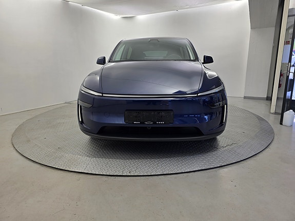 Tesla Model Y 2 of 5