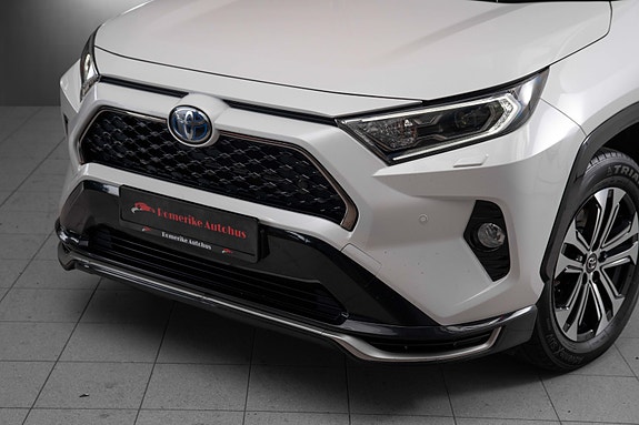 Toyota RAV4 2 of 5