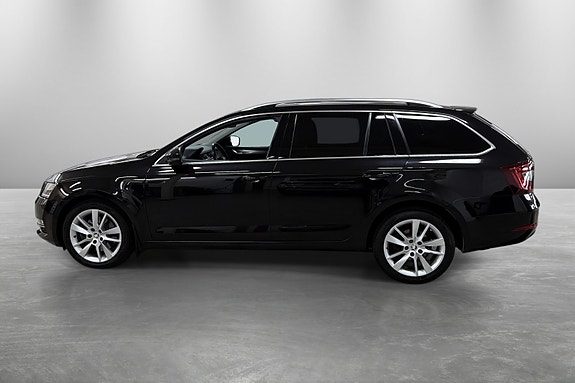 Skoda Octavia 2 of 5