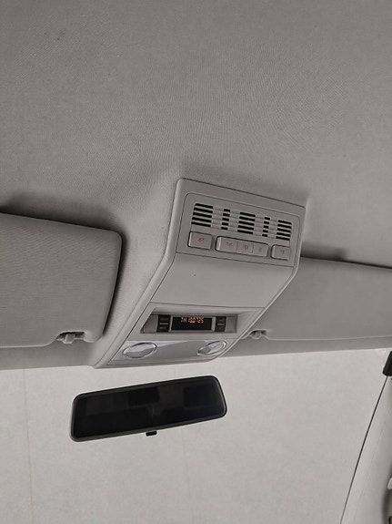 Volkswagen Multivan 18 of 21