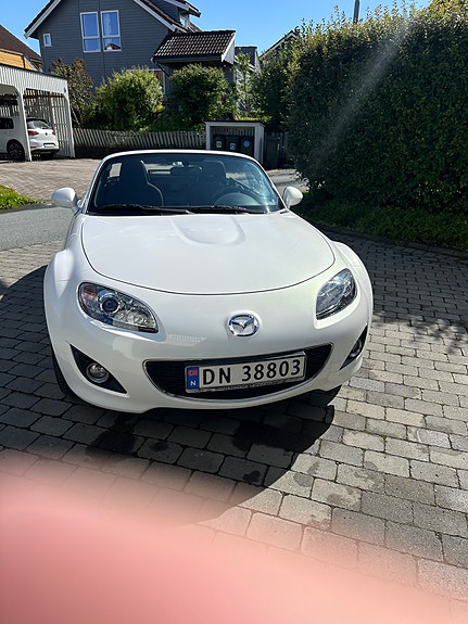 Mazda MX-5 2 of 5