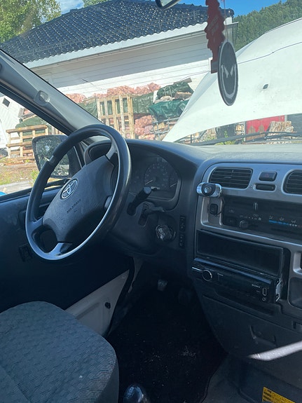 Toyota HiAce 6 of 14