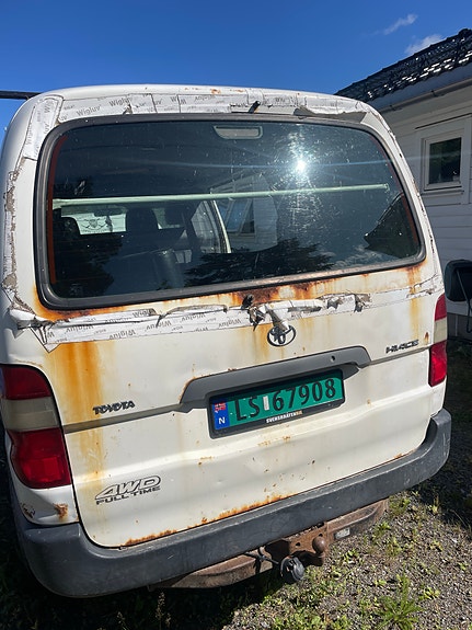 Toyota HiAce 12 of 14