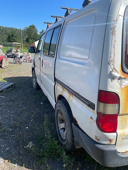 Toyota HiAce 13 of 14