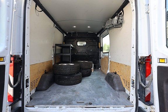 Ford Transit 22 of 25