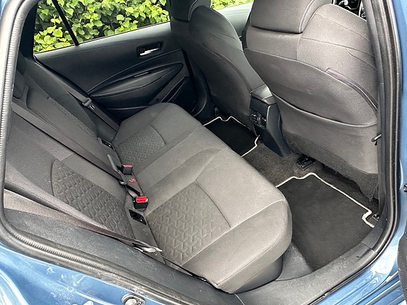 Toyota Corolla 8 of 30
