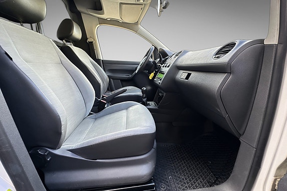 Volkswagen Caddy Maxi 14 of 17
