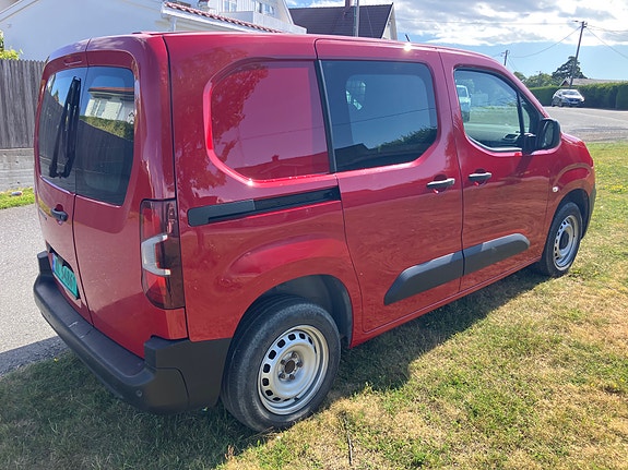 Peugeot Partner 2 of 5