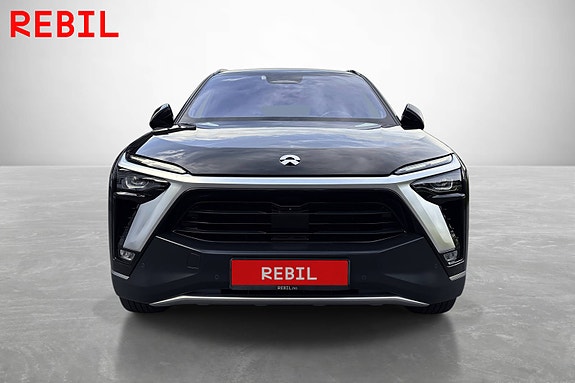 NIO ES8 2 of 21