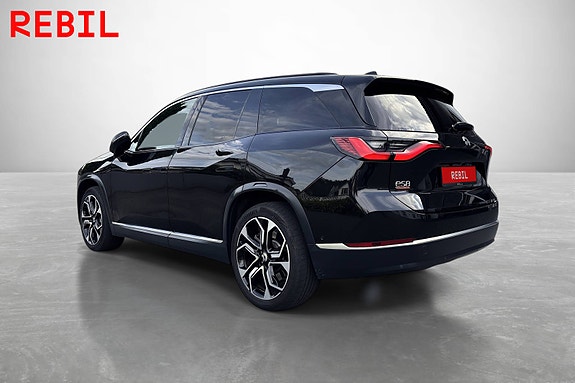 NIO ES8 6 of 21