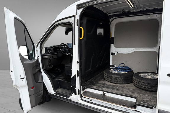 Ford Transit 11 of 23
