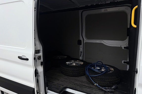 Ford Transit 18 of 23