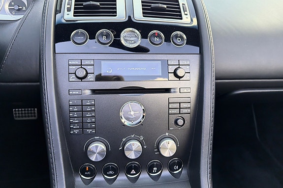 Aston Martin Vantage 16 of 21
