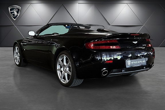 Aston Martin Vantage 6 of 21