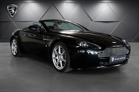 Aston Martin Vantage 3 of 21