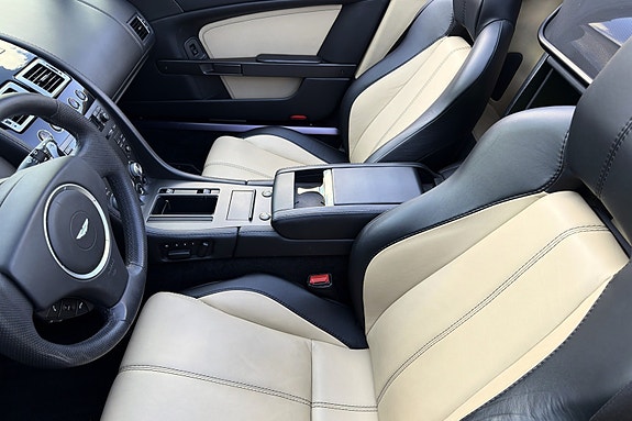 Aston Martin Vantage 11 of 21