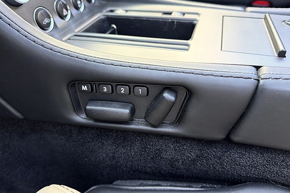 Aston Martin Vantage 13 of 21