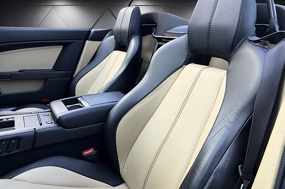 Aston Martin Vantage 12 of 21