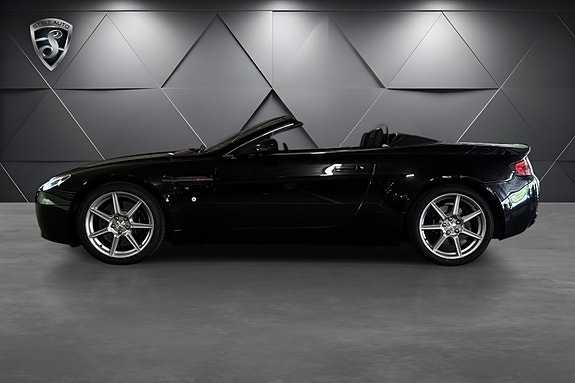 Aston Martin Vantage 7 of 21