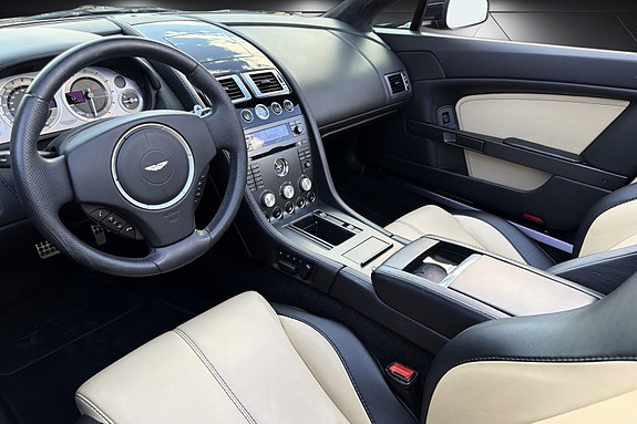Aston Martin Vantage 10 of 21