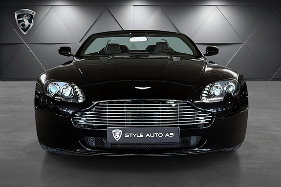 Aston Martin Vantage 2 of 21
