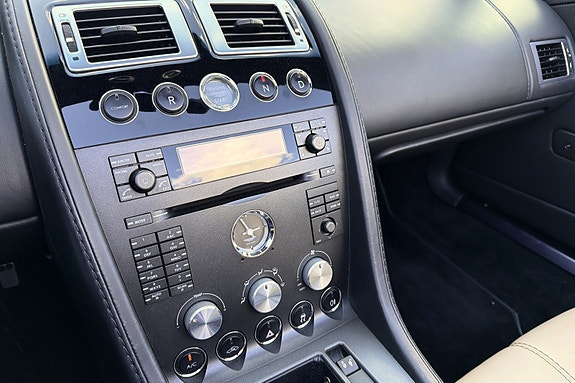 Aston Martin Vantage 15 of 21