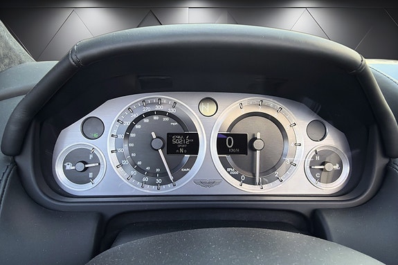 Aston Martin Vantage 17 of 21