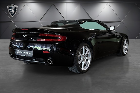 Aston Martin Vantage 4 of 21