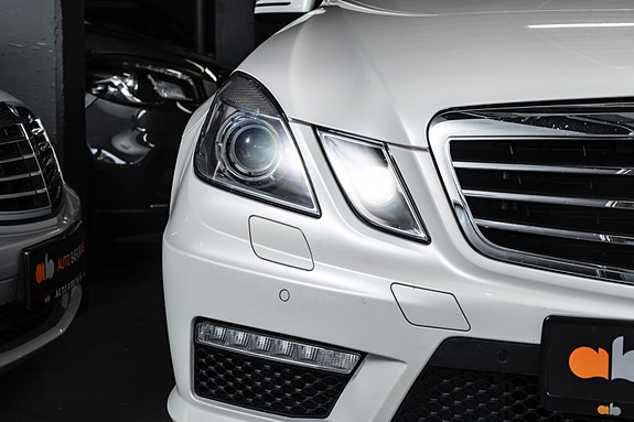 Mercedes-Benz E63 4 of 5