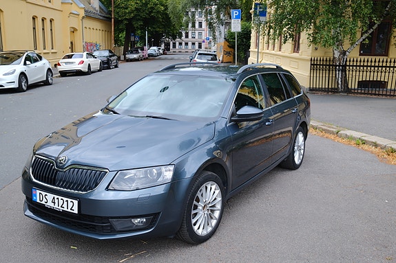 Skoda Octavia 2 of 5