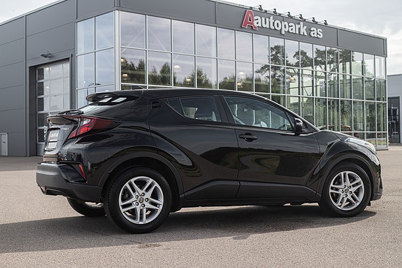 Toyota C-HR 7 of 30