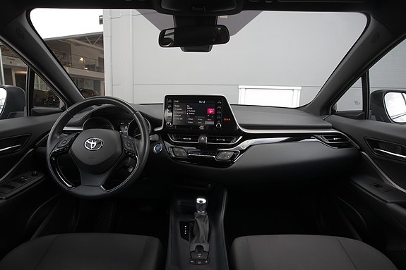 Toyota C-HR 14 of 30