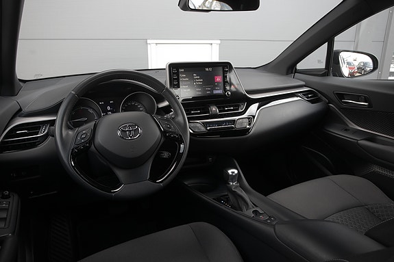 Toyota C-HR 15 of 30