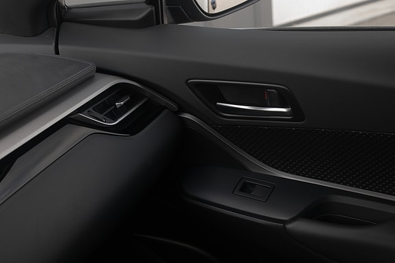 Toyota C-HR 22 of 30