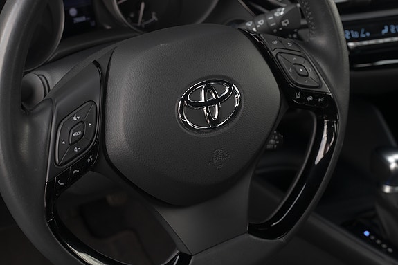 Toyota C-HR 16 of 30