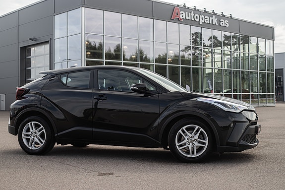 Toyota C-HR 2 of 30