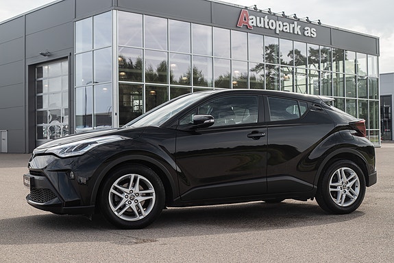 Toyota C-HR 4 of 30