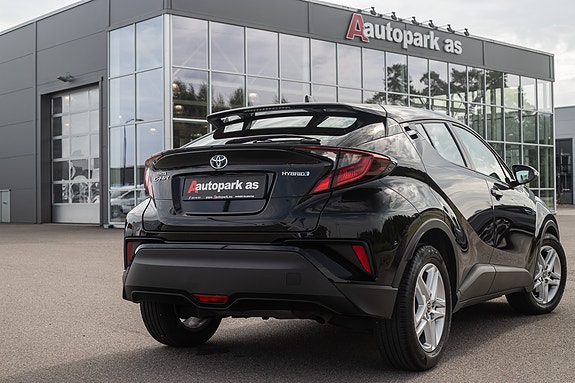 Toyota C-HR 6 of 30