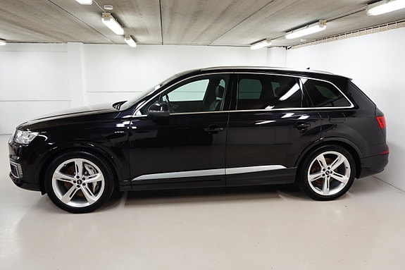 Audi Q7 2 of 5