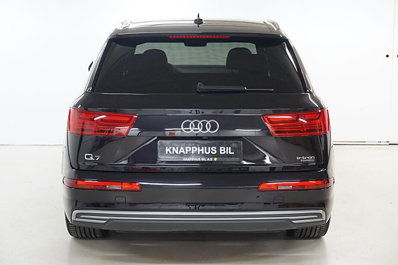 Audi Q7 4 of 5
