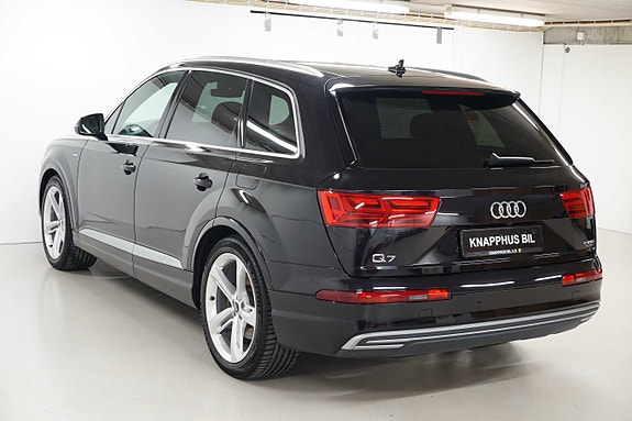 Audi Q7 3 of 5