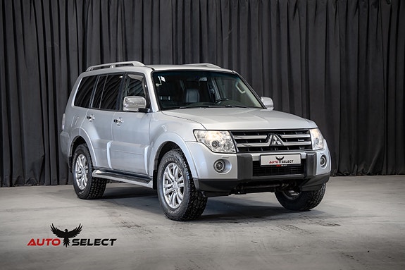 Mitsubishi Pajero 4 of 30