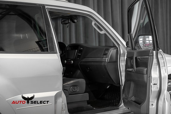 Mitsubishi Pajero 18 of 30
